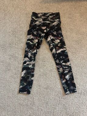 Lululemon Wunder Under Leggings Size 4